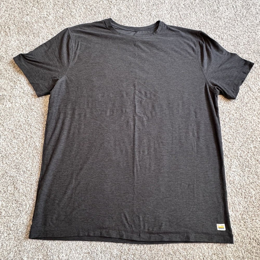 Vuori Strato Tech Tee T Shirt Men XL Gray Heather Performance Short Sleeve V126